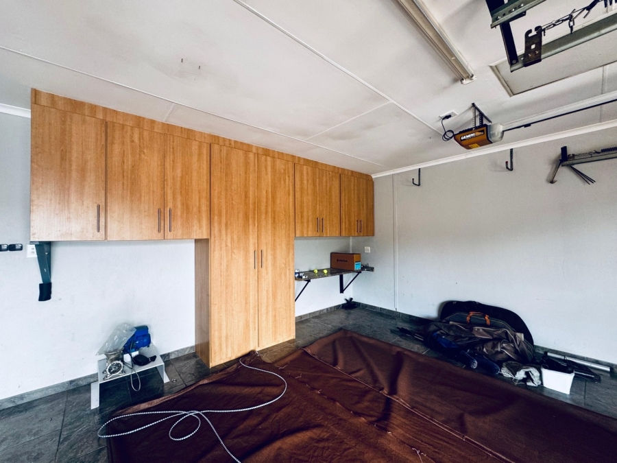 3 Bedroom Property for Sale in Waterkloof East North West